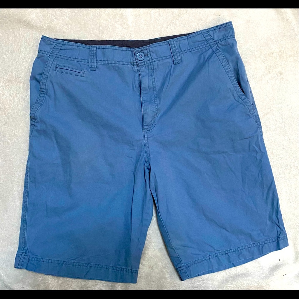 CHAMBRAY BLUE CLASSIC CHINO SHORTS, Size 36